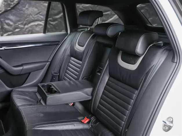 Škoda Octavia Combi 2.0 TDI RS DSG *Abstandsregler* El. Sitze mit Memory* Sitzheizung*