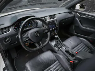 Škoda Octavia Combi 2.0 TDI RS DSG *Abstandsregler* El. Sitze mit Memory* Sitzheizung*