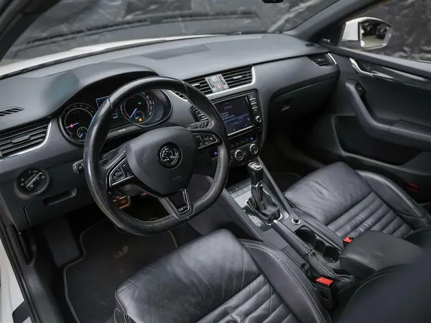 Škoda Octavia Combi 2.0 TDI RS DSG *Abstandsregler* El. Sitze mit Memory* Sitzheizung*
