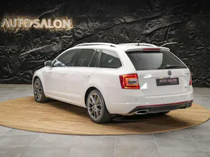 Škoda Octavia Combi 2.0 TDI RS DSG *Abstandsregler* El. Sitze mit Memory* Sitzheizung*
