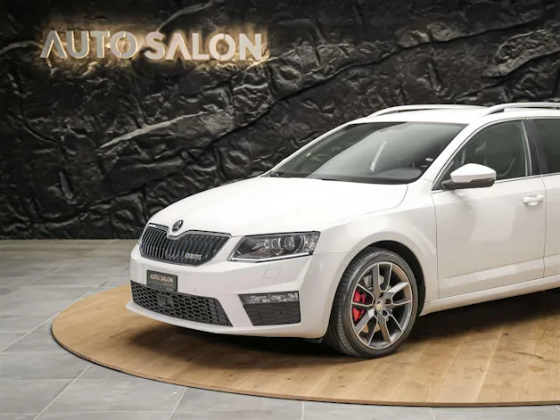 Škoda Octavia Combi 2.0 TDI RS DSG *Abstandsregler* El. Sitze mit Memory* Sitzheizung*