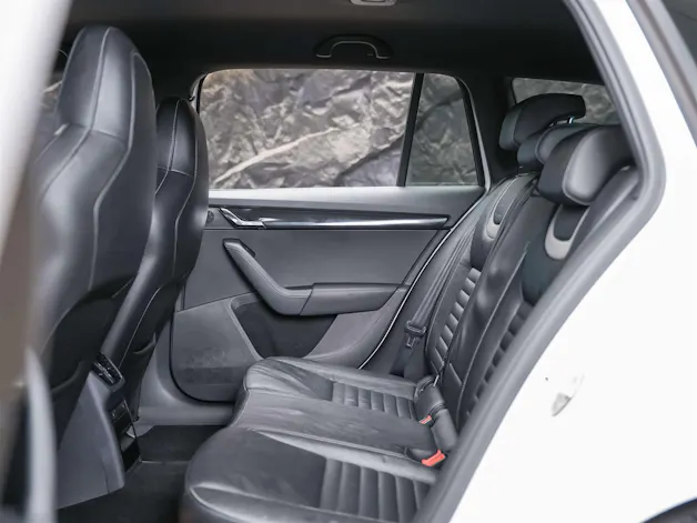 Škoda Octavia Combi 2.0 TDI RS DSG *Abstandsregler* El. Sitze mit Memory* Sitzheizung*