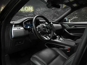 Jaguar F-Pace 3.0 D I6 R-Dynamic SE AWD Panorama*Abstandsregler*All black*