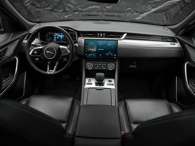 Jaguar F-Pace 3.0 D I6 R-Dynamic SE AWD Panorama*Abstandsregler*All black*