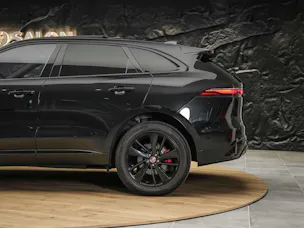 Jaguar F-Pace 3.0 D I6 R-Dynamic SE AWD Panorama*Abstandsregler*All black*