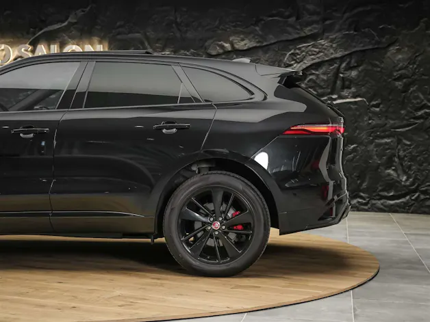 Jaguar F-Pace 3.0 D I6 R-Dynamic SE AWD Panorama*Abstandsregler*All black*