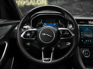 Jaguar F-Pace 3.0 D I6 R-Dynamic SE AWD Panorama*Abstandsregler*All black*