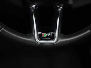 Jaguar F-Pace 3.0 D I6 R-Dynamic SE AWD Panorama*Abstandsregler*All black*