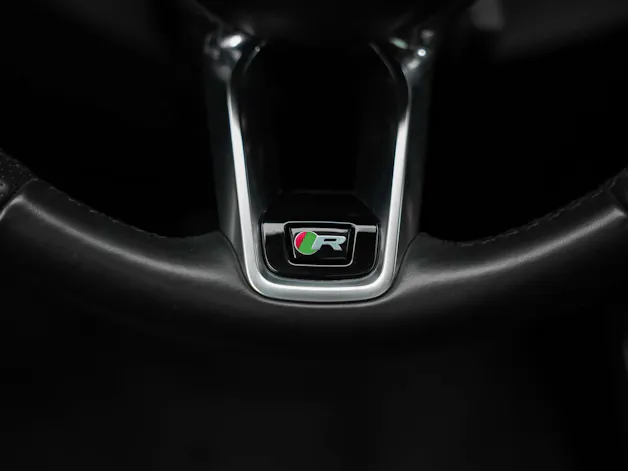Jaguar F-Pace 3.0 D I6 R-Dynamic SE AWD Panorama*Abstandsregler*All black*