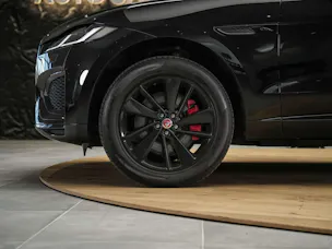 Jaguar F-Pace 3.0 D I6 R-Dynamic SE AWD Panorama*Abstandsregler*All black*