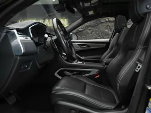Jaguar F-Pace 3.0 D I6 R-Dynamic SE AWD Panorama*Abstandsregler*All black*