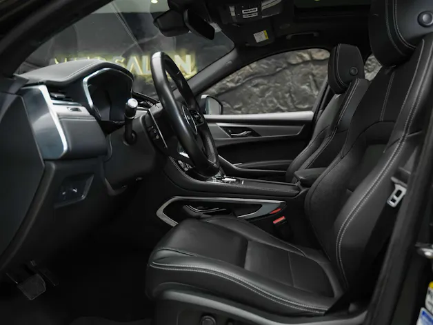 Jaguar F-Pace 3.0 D I6 R-Dynamic SE AWD Panorama*Abstandsregler*All black*