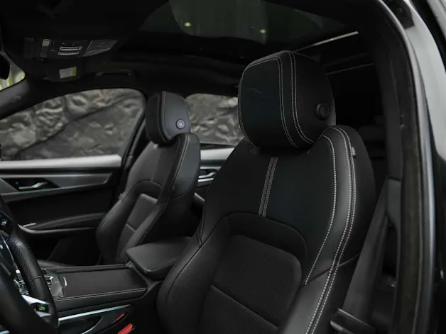 Jaguar F-Pace 3.0 D I6 R-Dynamic SE AWD Panorama*Abstandsregler*All black*