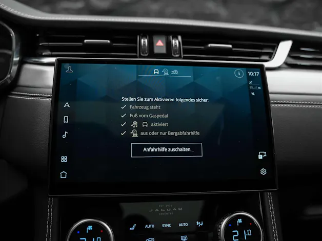 Jaguar F-Pace 3.0 D I6 R-Dynamic SE AWD Panorama*Abstandsregler*All black*