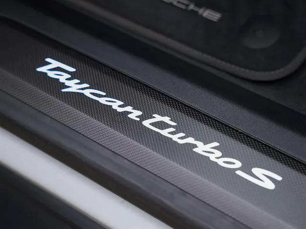 Porsche Taycan Turbo S *CH-Auto*Approved*Keramik*Bose*Chrono*