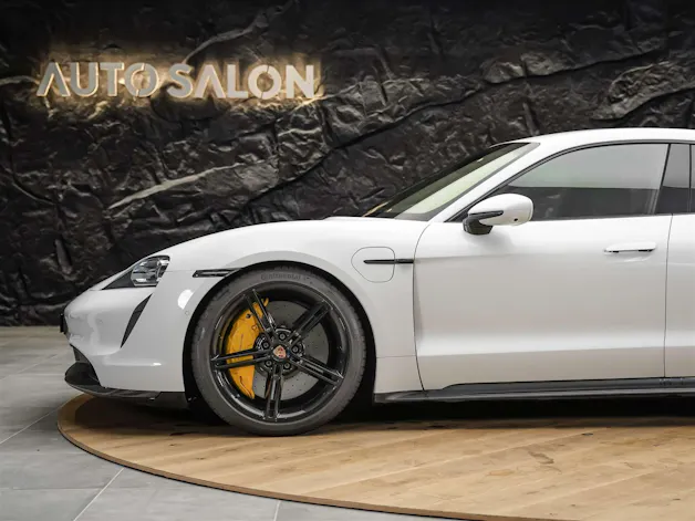 Porsche Taycan Turbo S *CH-Auto*Approved*Keramik*Bose*Chrono*