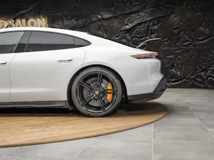 Porsche Taycan Turbo S *CH-Auto*Approved*Keramik*Bose*Chrono*