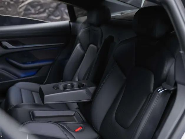 Porsche Taycan Turbo S *CH-Auto*Approved*Keramik*Bose*Chrono*