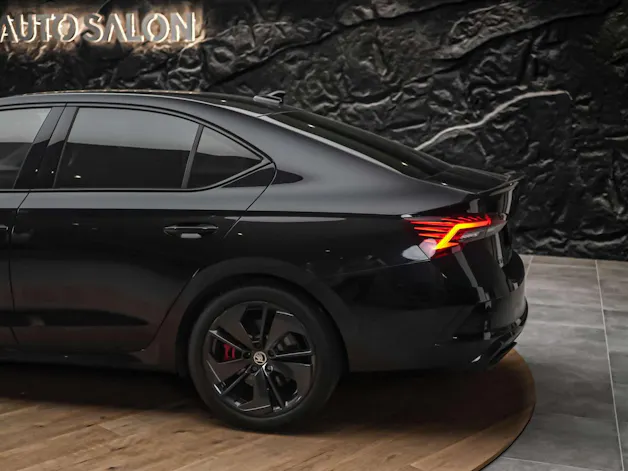 Škoda Octavia Limousine 2.0 TSI DSG RS *Facelift*All Black*RS Sportsitze*