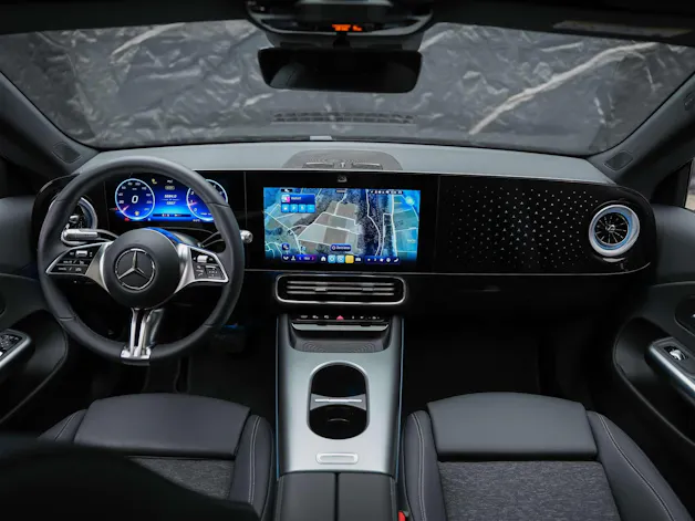 Mercedes-Benz CLA 200 8G-DCT *NEUES MODELL*Panorama*Abstandsregler*