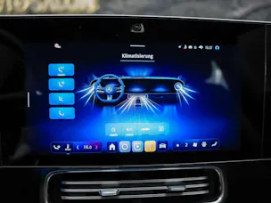 Mercedes-Benz CLA 200 8G-DCT *NEUES MODELL*Panorama*Abstandsregler*