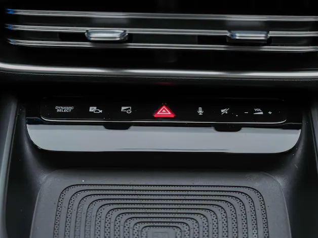 Mercedes-Benz CLA 200 8G-DCT *NEUES MODELL*Panorama*Abstandsregler*