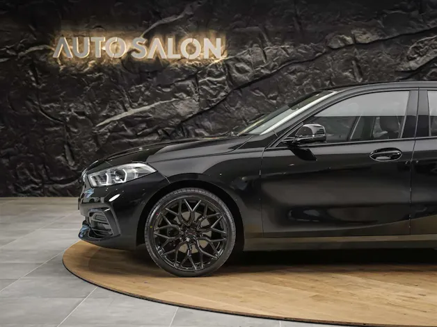 BMW 118i Sport Line Steptronic *CH Auto*19" Felgen*Harman/Kardon*