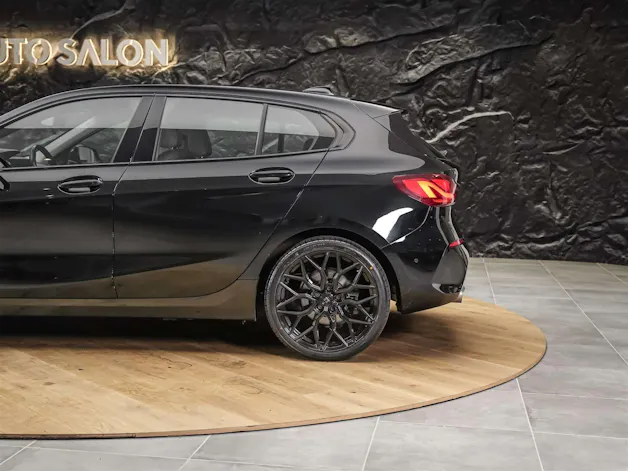 BMW 118i Sport Line Steptronic *CH Auto*19" Felgen*Harman/Kardon*