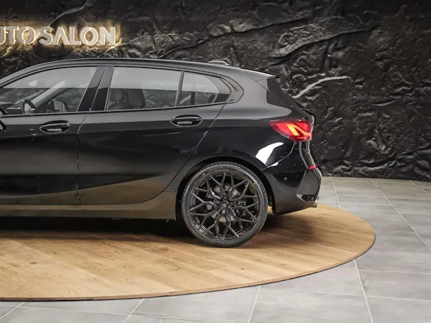 BMW 118i Sport Line Steptronic *CH Auto*19" Felgen*Harman/Kardon*