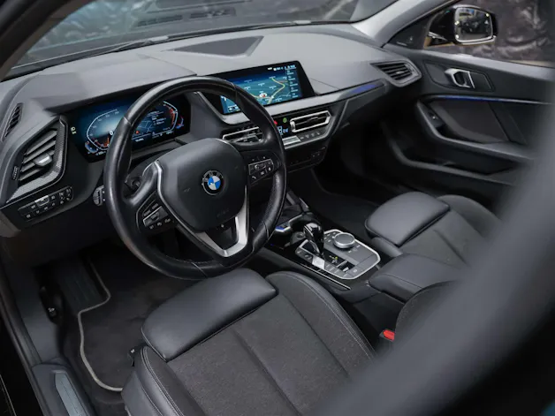 BMW 118i Sport Line Steptronic *CH Auto*19" Felgen*Harman/Kardon*