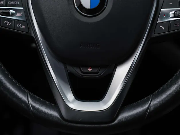 BMW 118i Sport Line Steptronic *CH-Auto*Harman/Kardon*Lenkradheizung*ACC*