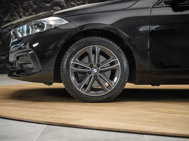 BMW 118i Sport Line Steptronic *CH-Auto*Harman/Kardon*Lenkradheizung*ACC*