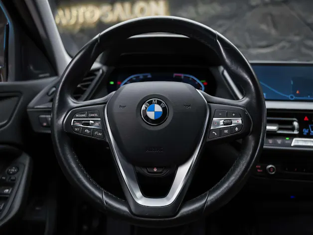 BMW 118i Sport Line Steptronic *CH-Auto*Harman/Kardon*Lenkradheizung*ACC*