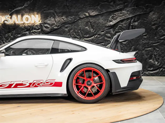 Porsche 911 GT3 RS Weissach