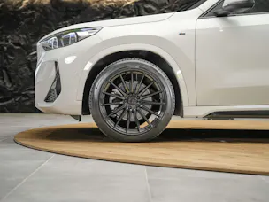 BMW X1 xDrive 23i 48V M Sport *20" Felgen*Harman/Kardon*El. Sitze mit Memory*