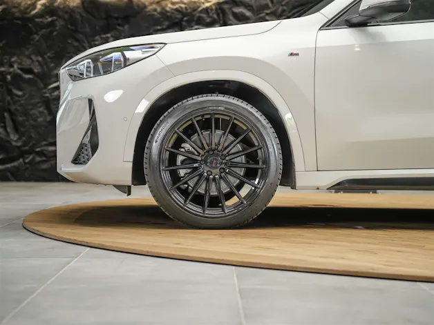 BMW X1 xDrive 23i 48V M Sport *20" Felgen*Harman/Kardon*El. Sitze mit Memory*