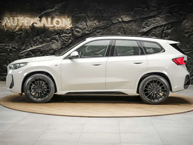 BMW X1 xDrive 23i 48V M Sport *20" Felgen*Harman/Kardon*El. Sitze mit Memory*