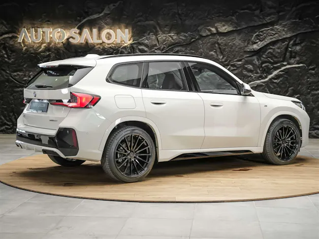 BMW X1 xDrive 23i 48V M Sport *20" Felgen*Harman/Kardon*El. Sitze mit Memory*
