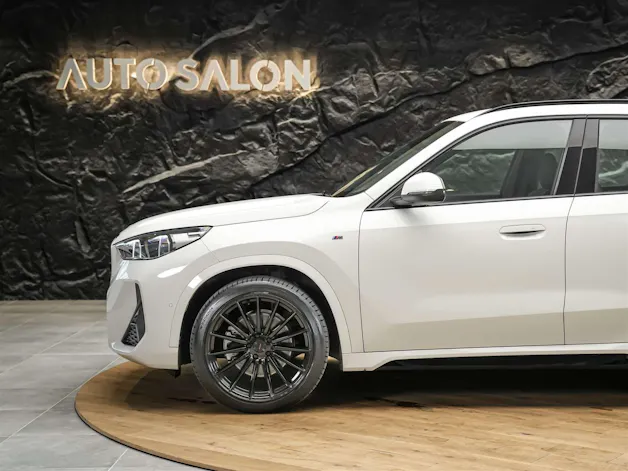 BMW X1 xDrive 23i 48V M Sport *20" Felgen*Harman/Kardon*El. Sitze mit Memory*