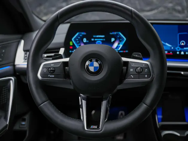 BMW X2 sDrive 20i M Sport *Werksgarantie*El. Sitze mit Memory*Lenkradheizung*