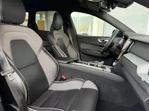 Volvo XC60 B4 Diesel Mild Hybrid AWD Plus Dark Geartronic