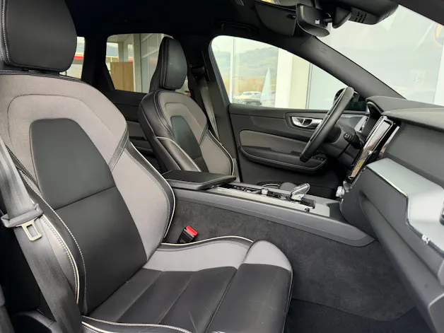 Volvo XC60 B4 Diesel Mild Hybrid AWD Plus Dark Geartronic