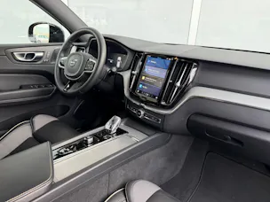 Volvo XC60 B4 Diesel Mild Hybrid AWD Plus Dark Geartronic