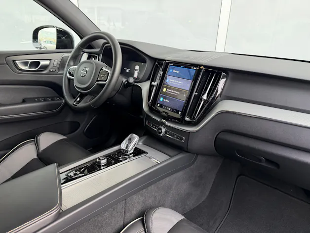 Volvo XC60 B4 Diesel Mild Hybrid AWD Plus Dark Geartronic