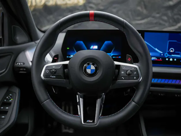 BMW M135 xDrive *Harman/Kardon*Sportsitze*Sitzheizung*Keyless Go*