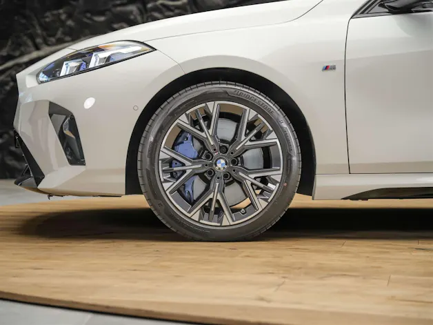 BMW M135 xDrive *Harman/Kardon*Sportsitze*Sitzheizung*Keyless Go*