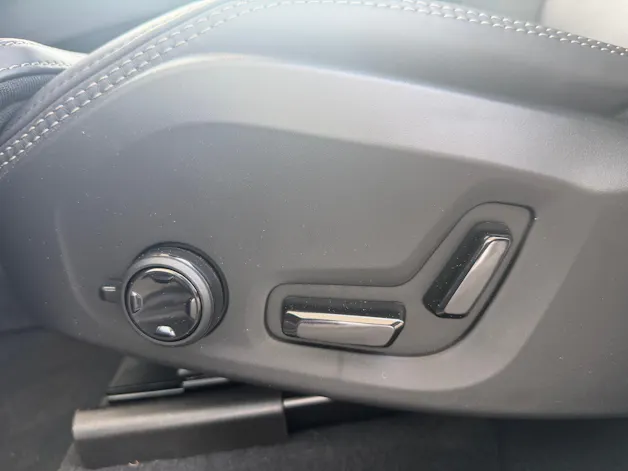 Volvo XC60 T8 eAWD Ultra Dark Geartronic