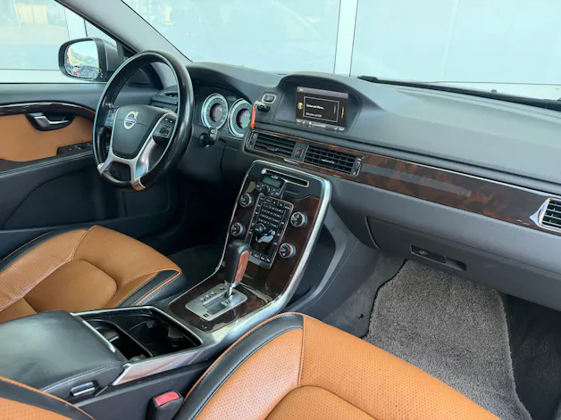 Volvo V70 D5 AWD Summum Geartronic