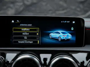 Mercedes-Benz CLA 220 AMG Line 7G-DCT 4Matic *Panorama*Standheizung*El. Sitze mit Memory*