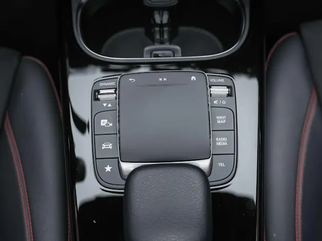 Mercedes-Benz CLA 220 AMG Line 7G-DCT 4Matic *Panorama*Standheizung*El. Sitze mit Memory*